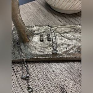 🌻Swarovski Crystal Necklace/Earrings Set